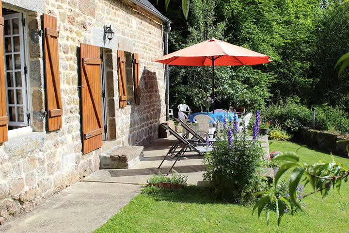 Gîte pour 6 personnes, avec terrasse et jardin, animaux acceptés à La Forêt-Auvray