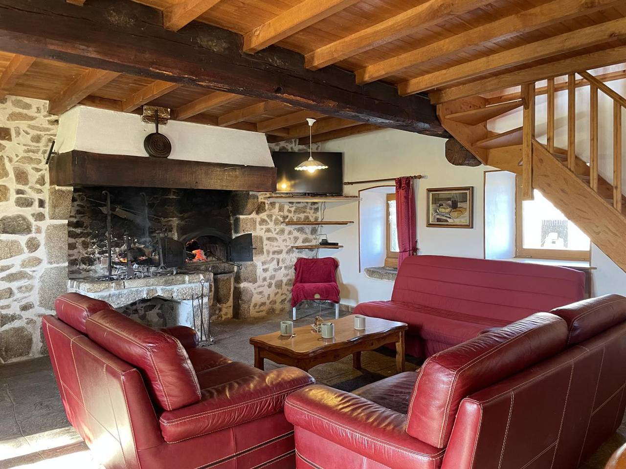 Rustic house with fireplace, garden, and pets allowed in Laprugne in Laprugne, Vichy region