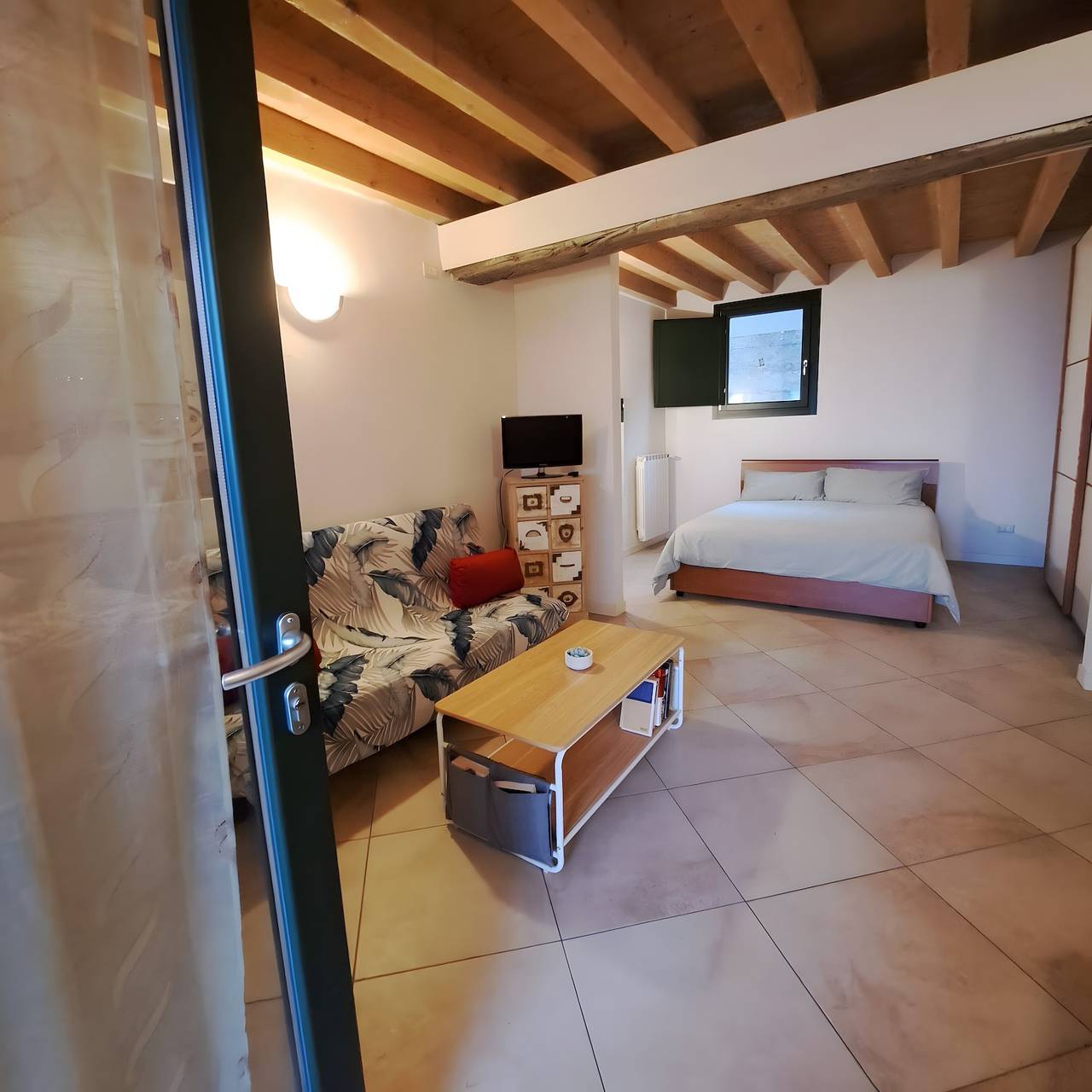 Ferienhaus 'Lakely Nest' mit Seeblick, Wlan und Klimaanlage in Sale Marasino, Catena Bresciana Occidentale