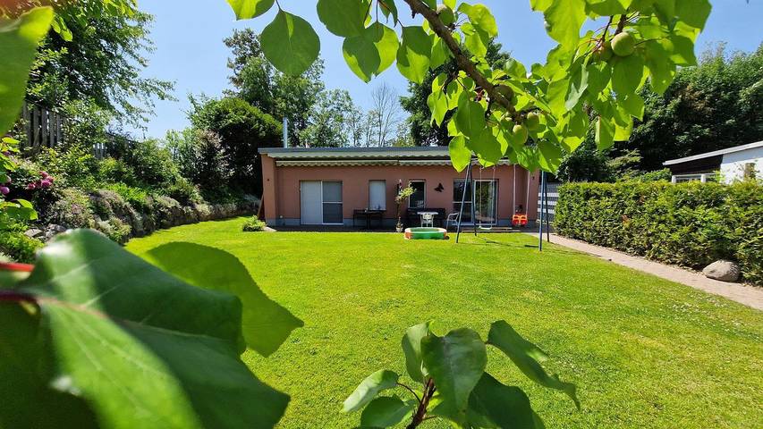Bungalow für 4 Personen, mit Garten und Terrasse am Fleesensee