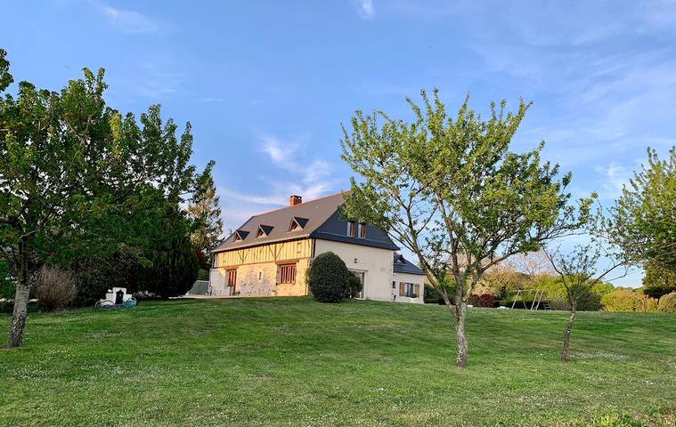 Chambre d’hôte pour 3 personnes, avec jardin et piscine à Bocé