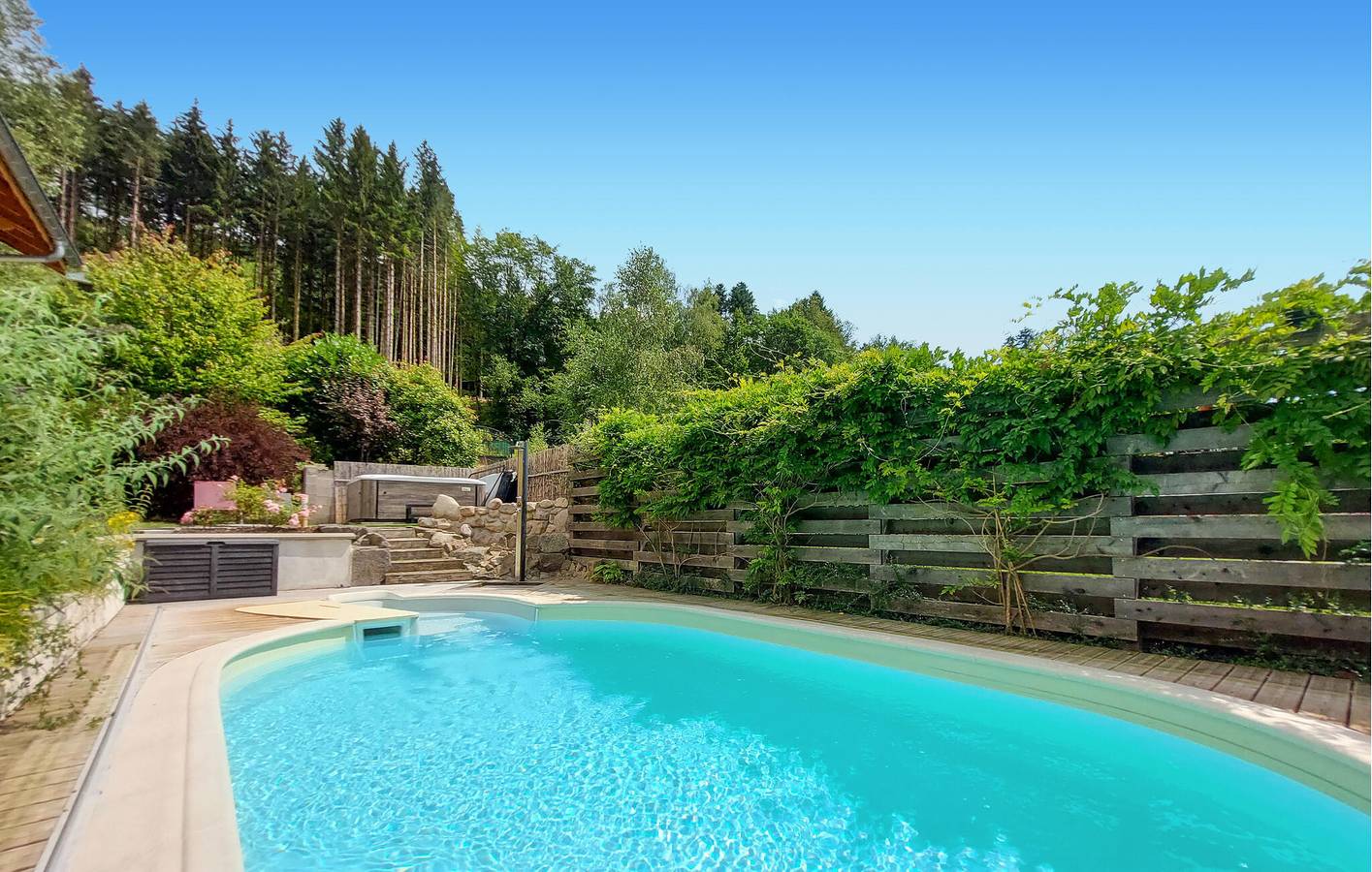 Appartement confortable avec piscine, jardin et bain à remous - près de Rupt-sur-Moselle in Rupt-sur-Moselle, Région d'Épinal