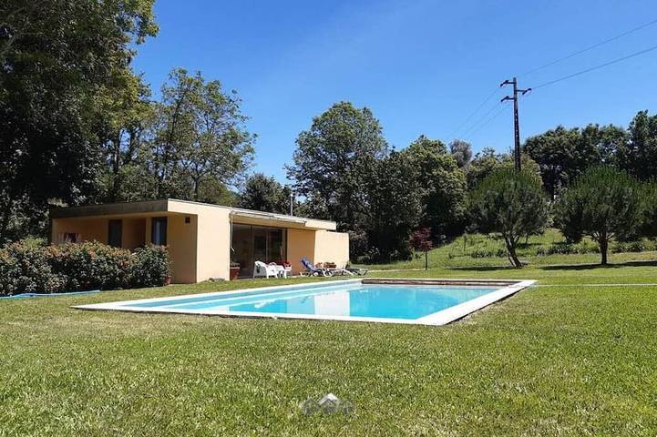 Location de vacances pour 7 personnes, avec Balcon ainsi que Jacuzzi et Jardin dans Jolda (Madalena) e Rio Cabrão