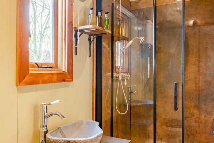 Bertha - sleeps 2 guests  in 1 bedroom in Gloucestershire