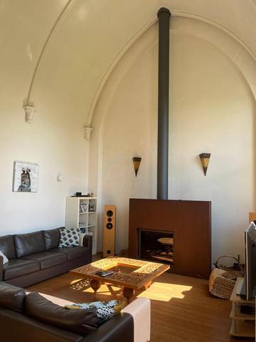 Gîte pour 6 personnes, avec jardin dans Éprave