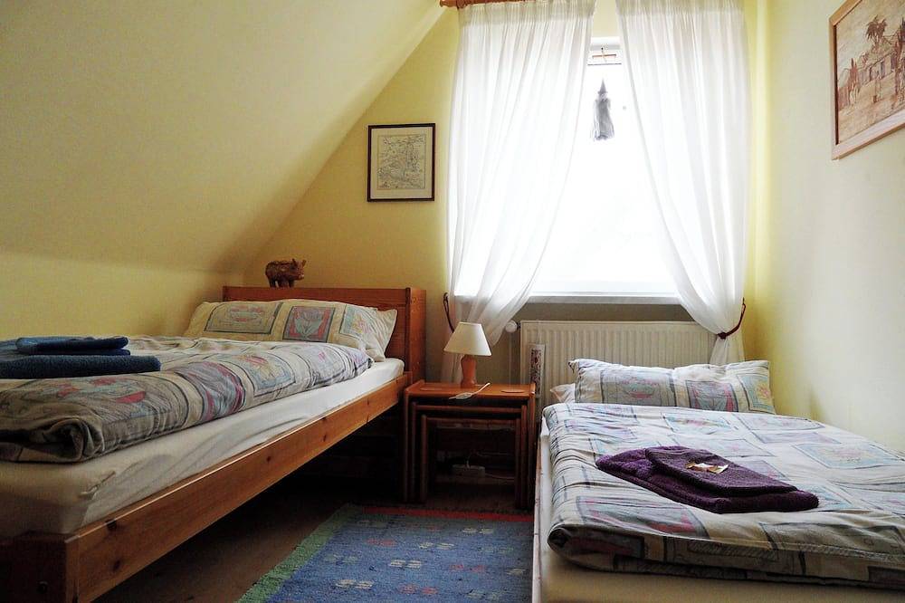 Ganze Wohnung, Liebevoll eingerichtete Ferienwohnung mit eigenem Eingang und Vorgarten in Naturpark Lauenburgische Seen