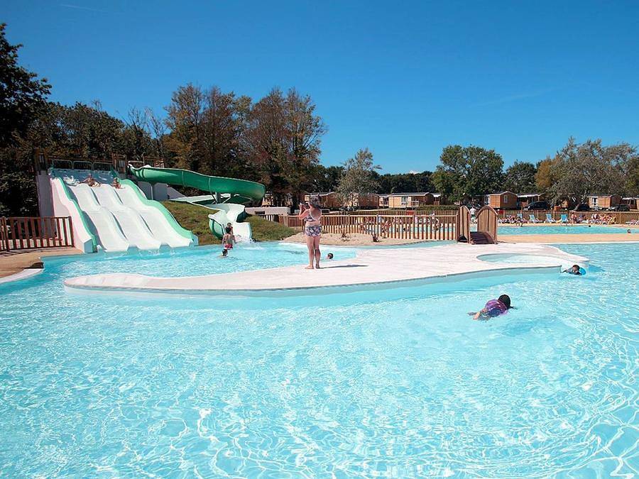 Flower Camping le Vorlen - Stacaravan 4 personen - Pmr Standaard Hout 24m² 2 kamers + Tv + Terras in Fouesnant, Côte de Cornouaille