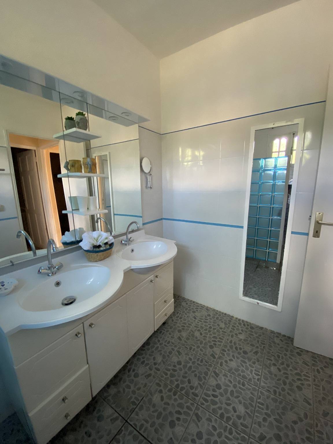 Apartamento entero, Apartamento Confort Pointe-Noire + Piscina in Pointe-Noire, Guadalupe