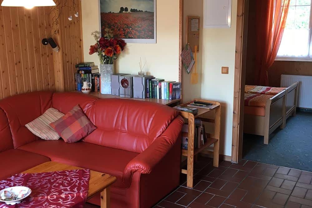 Ganze Wohnung, Ferienwohnung Uckermark, Angermünde,Kamin, Terrasse & Sauna in der Natur, in Crussow, Angermünde