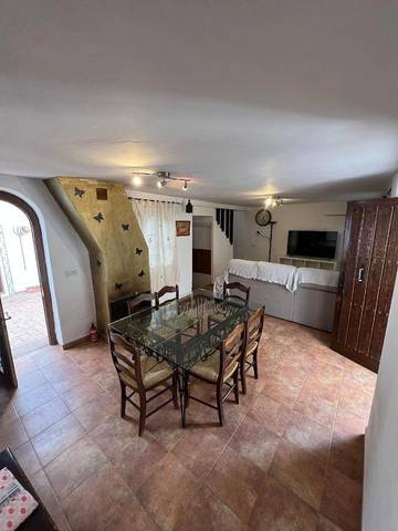 Location de vacances pour 8 personnes, avec vue et jardin à Parauta