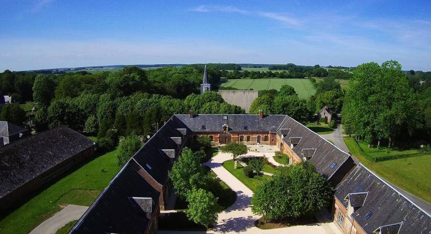 Hôtel pour 2 personnes, avec jardin à Aisonville-et-Bernoville