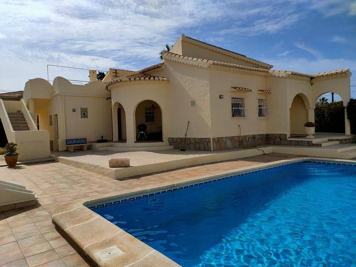 Apartamento para 6 personas, con Terraza y Jardín además de Piscina y Vistas en La Torreta