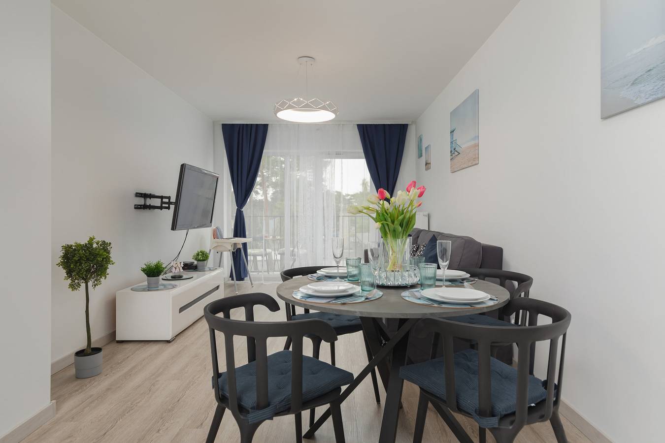 Ganze Wohnung, Modern Apartment with Balcony | 250 m to the Beach in Międzywodzie, Wollin