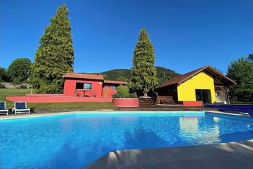 Cabane en bois pour 4 personnes, avec terrasse et jacuzzi ainsi que jardin et piscine dans les Vosges