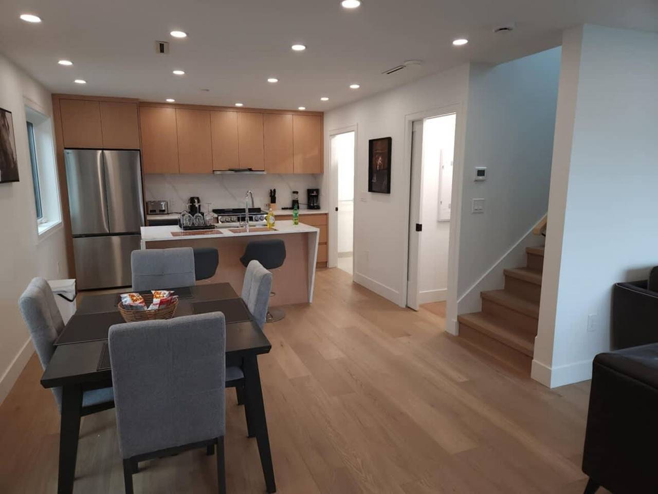 Ganze Wohnung, Spacious Sophistication  2-Bedroom Townhouse in Vancouver, British-Columbia
