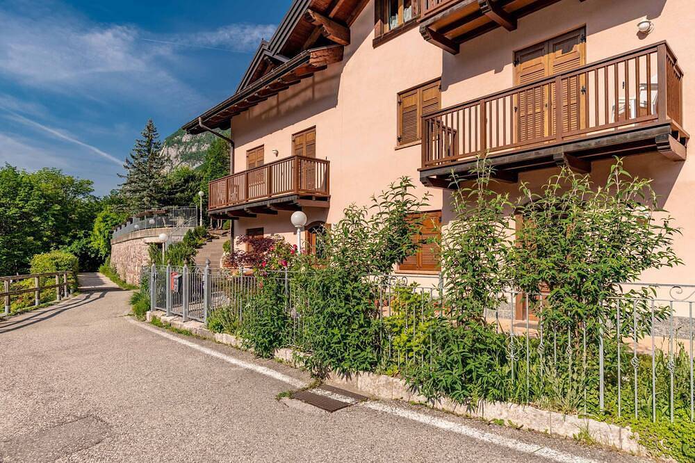 Ganze Wohnung, Diamond- Relaxation on Lake Molveno Paganella. Spacious, quiet... Top! in San Lorenzo in Banale, Molveno