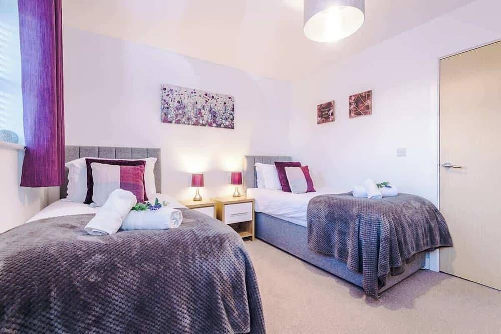 Modern house, ideal for contractors, sleeps 8! in Crewe, Cheshire East