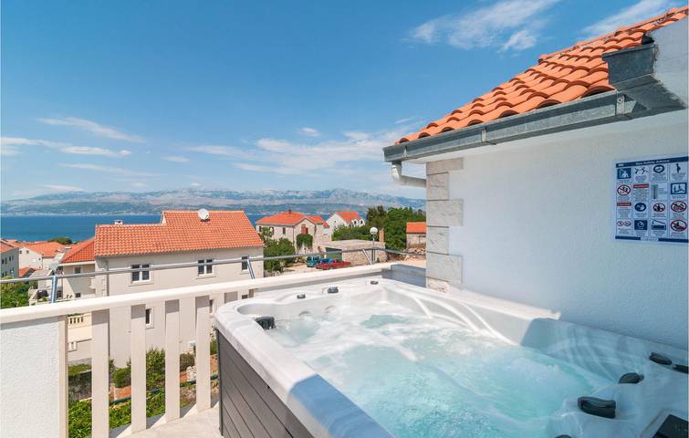 Appartement de vacances entier, Charmant appartement de 2 chambres avec terrasse près de la plage - Wi-Fi et parking ! in Supetar, Brac