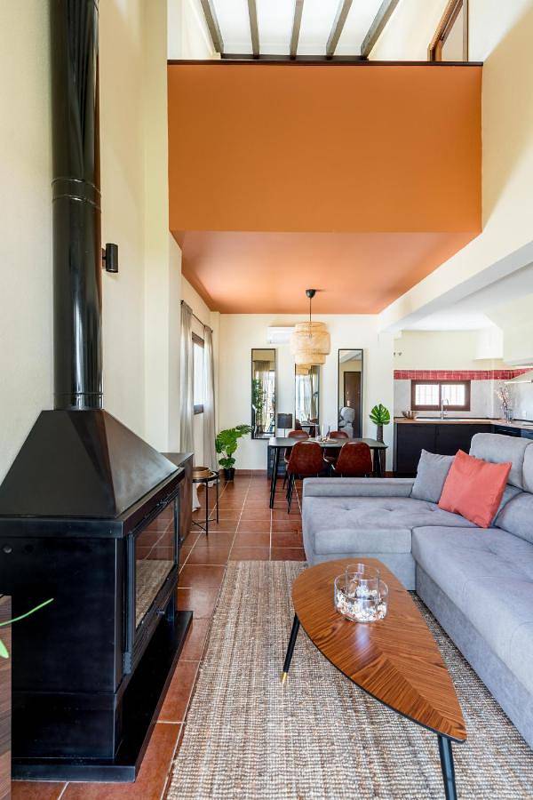 Casa rural para 4 personas, con piscina y piscina para niños además de vistas y jardín, Se admiten mascotas en Sierra Norte de Sevilla