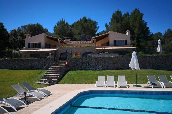 Finca für 16 Personen, mit Terrasse und Garten in Santa Eugènia