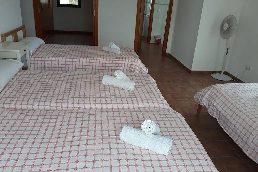 Chalet de 385 m con jardín, piscina privada, garaje,500 m de la playa y Free wi in Cala Morell, Ciudadela