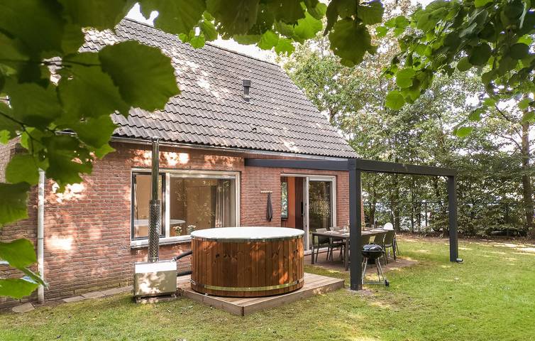 Ferienhaus für 6 Personen, mit Terrasse und Garten sowie Sauna
