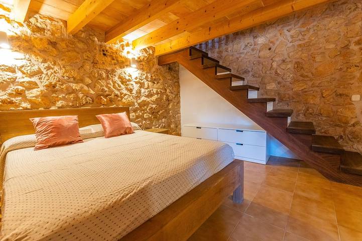 Petita des Llombards charmante Finca direkt im Ort Es llombards mit Hof und Pool in Es Llombards, Santanyí