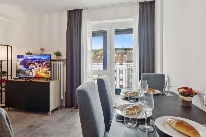 Hel lejlighed, Ferielejlighed for 4 personer med balkon in Wuppertal, Bergisches Land