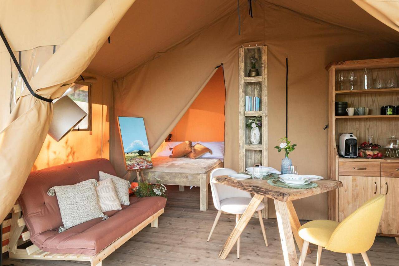 Tent in Fornazzo, Milo