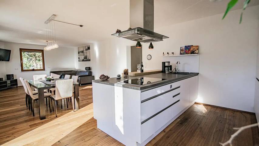 Vakantiewoning voor 6 personen, with terras and zwembad as well as tuin in Steinach am Brenner