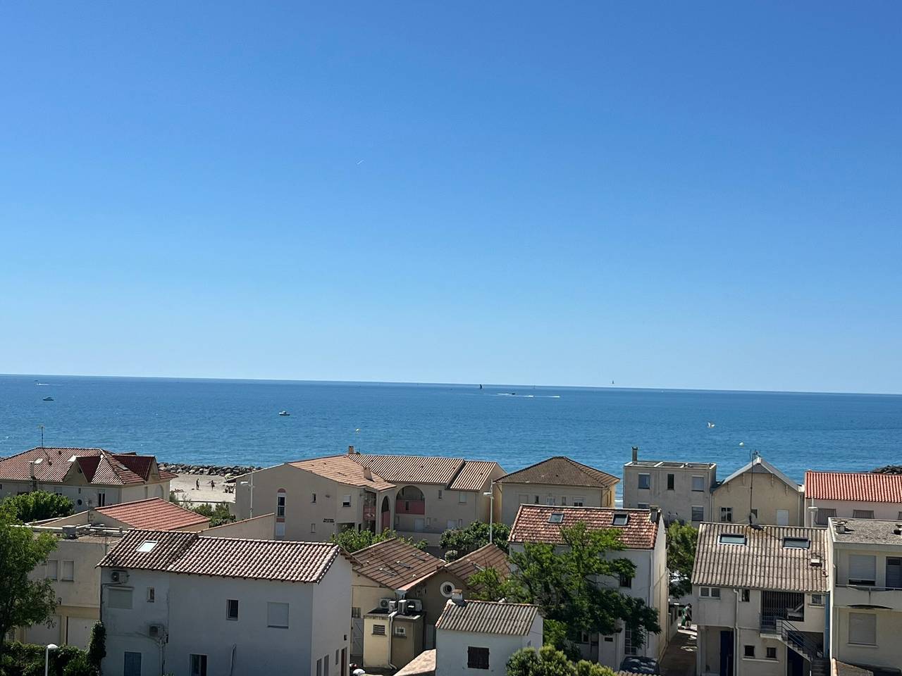Ganze Wohnung, Wunderschöne renovierte T3-Wohnung zwischen Hafen und Strand mit privatem Parkplatz in Mauguio, Côte d'Améthyste
