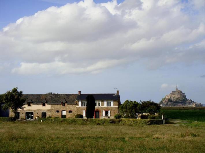 Chambre d’hôte pour 2 personnes, avec Terrasse ainsi que Jardin et Vue à Pontorson
