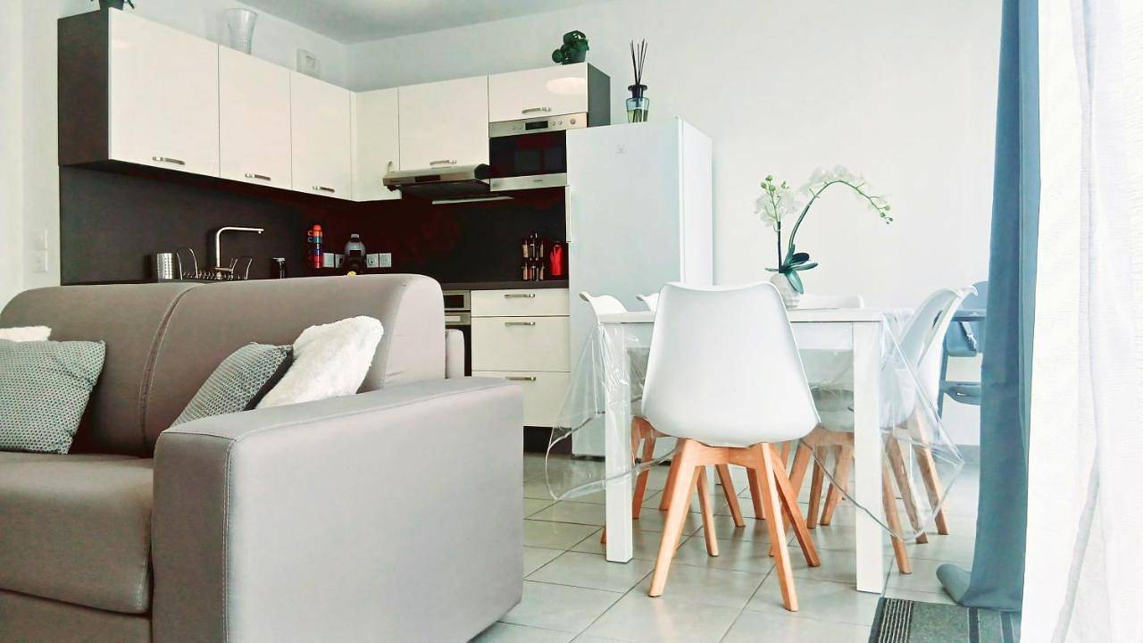 Appartement entier, Two-Bedroom Apartment in Dammarie-les-Lys, Seine-et-Marne