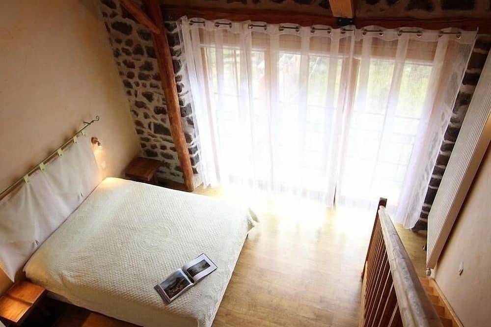 Gîte à la ferme à Saint-Christophe-sur-Dolaison avec terrasse et chambres privatives in Saint-Christophe-sur-Dolaison, Haute-Loire