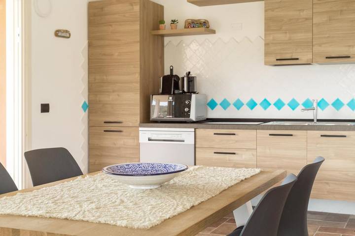 Location de vacances pour 8 personnes, avec jardin ainsi que piscine et vue à Castiadas - 4