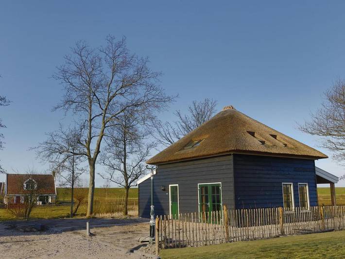Vakantiehuis voor 6 personen, with Terras and Tuin as well as Uitzicht op het meer in Hippolytushoef