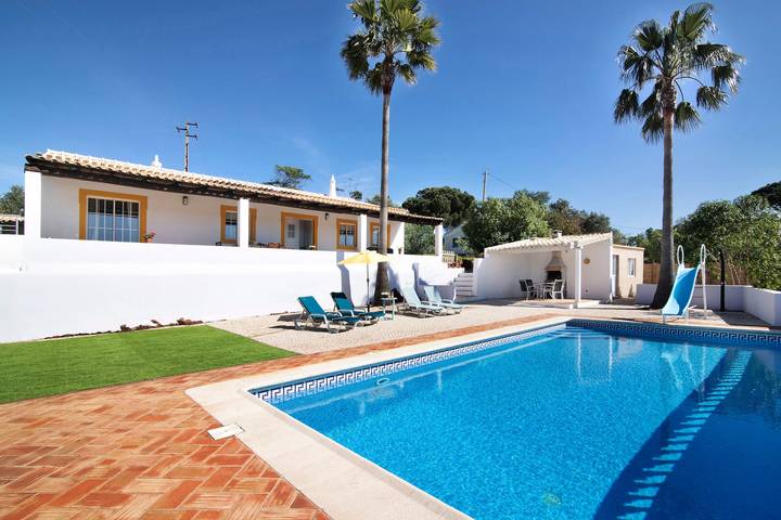Villa "Casa Noah" avec piscine privée, Wi-Fi et climatisation in São Bartolomeu de Messines, District de Faro