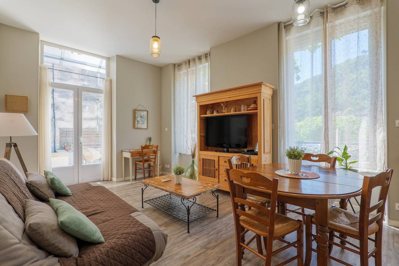 Appartement entier, Cocon « Parenthèse Cosy près des Thermes » avec Wi-Fi et climatisation in Vals-les-Bains, Parc naturel régional des Monts d'Ardèche