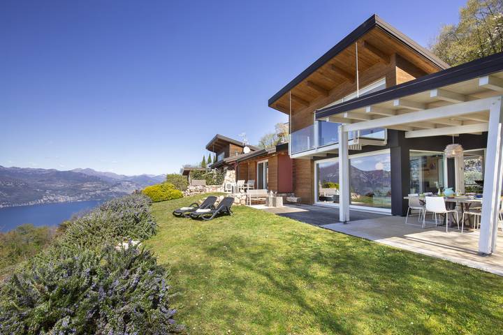 Location de vacances pour 6 personnes, avec jardin ainsi que terrasse et vue sur le lac à San Zeno di Montagna