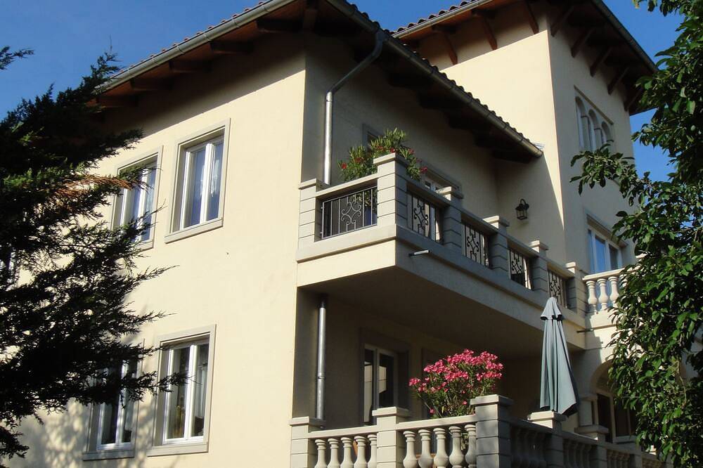 Ganze Wohnung, Apartment mit Balkon und Pkw-Stellplatz in Wilkau-Haßlau, Chemnitz und Umgebung