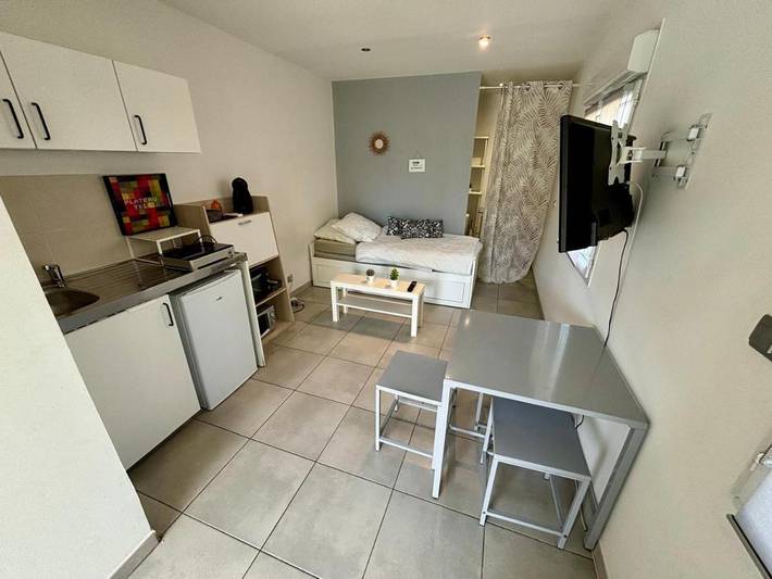 Gîte pour 3 personnes, avec terrasse ainsi que piscine et jardin à Les Pennes-Mirabeau - 2