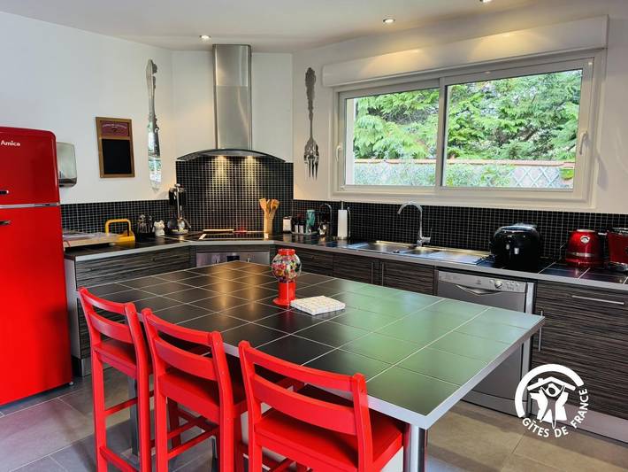 Gîte pour 4 personnes, avec Terrasse ainsi que Jardin et Piscine
