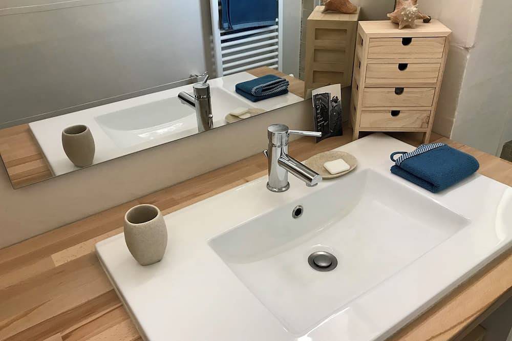 Appartement entier, Studio lumineux avec petite terrasse in Viroflay, Yvelines