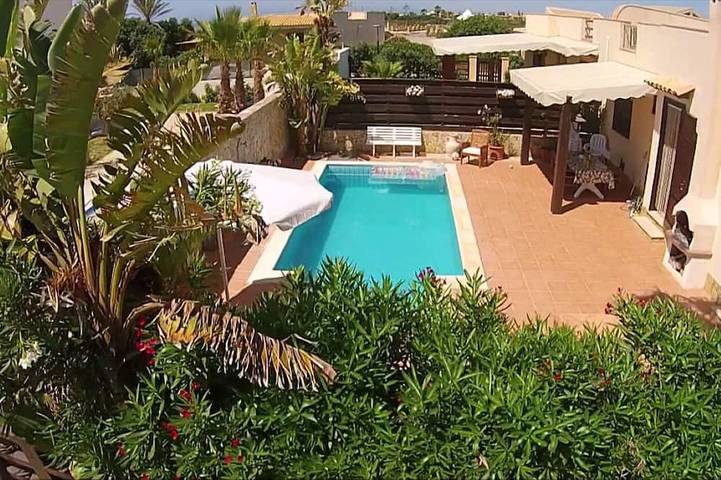 Location de vacances pour 6 personnes, avec balcon et jardin à Tre Fontane