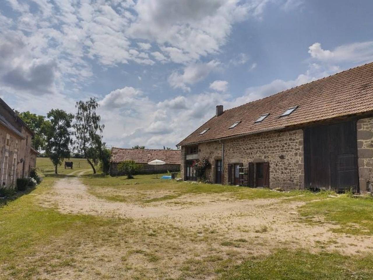 Gîte Campagnard avec Wifi et Animaux Acceptés in Saint-Bonnet-de-Four, Région de Montluçon