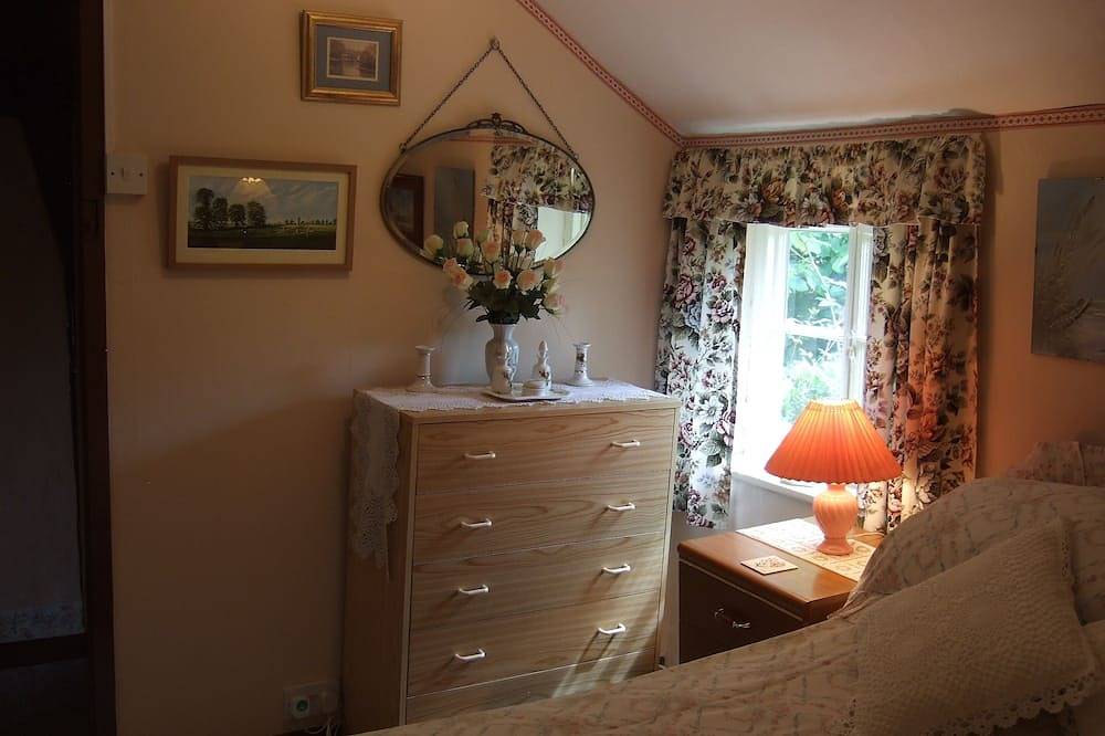 Norfolk, Cosy Beamed Cottage Close Sandy Beaches/Broadland. Peaceful Location. in Happisburgh, Norfolk