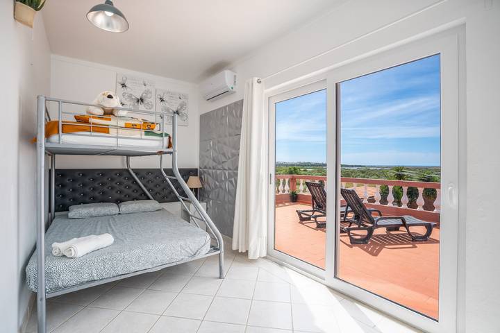 Casa de férias para 7 pessoas, com sauna e jacuzzi e ainda jardim, com animais de estimação em Pêra