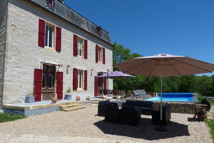 Location de vacances pour 8 personnes, avec jardin, animaux acceptés à Crégols