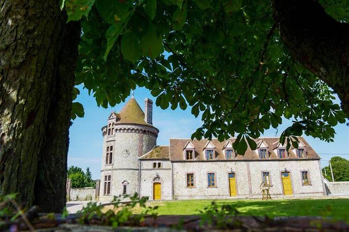 Gîte pour 15 personnes, avec jardin et terrasse à Champrond-en-Gâtine