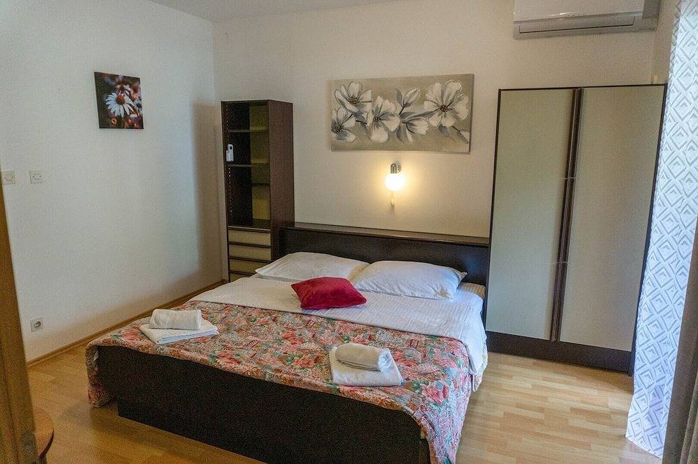 Ganze Wohnung, Apartment Petrica Nr.1 - ohne Balkon, gelegen in dem ruhigen Dorf Jurandvor bei Baska in Baska, Krk